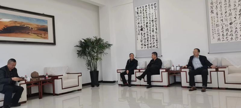 公司與哈密市政府領(lǐng)導(dǎo)洽談公司新疆發(fā)展思路，加大助力新疆能源發(fā)展！
